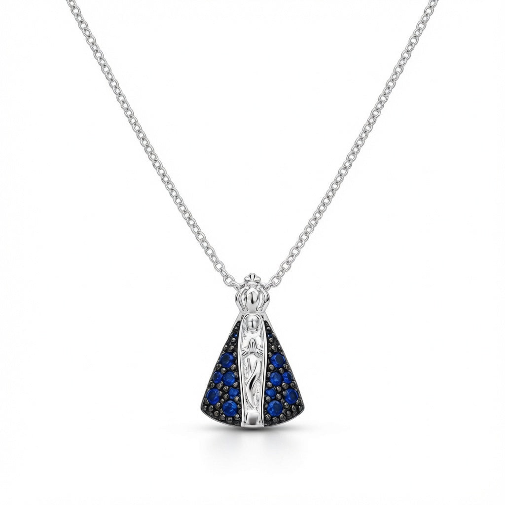 Lindo colar em prata legítima 925 com pingente de Nossa Senhora Aparecida delicadamente cravejado em zircônias.
