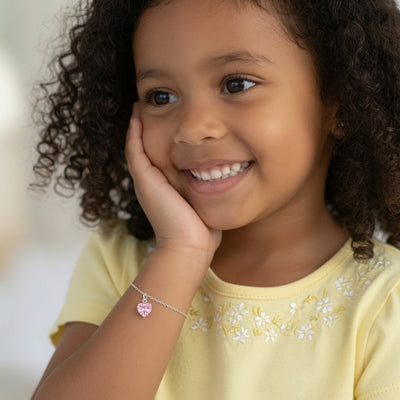 Pulseira Infantil em Prata 925 ideal para presentear meninas em ocasiões especiais.
