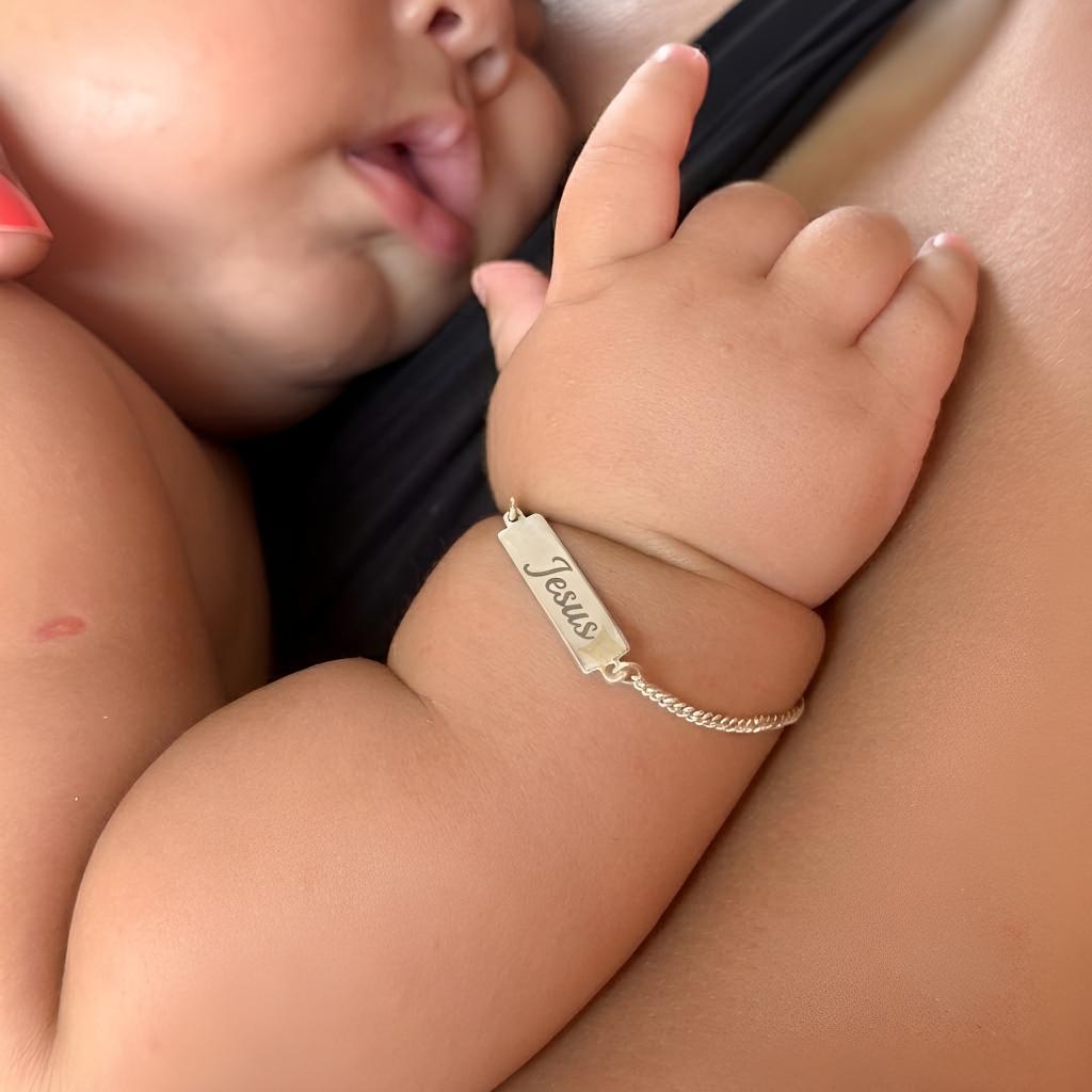 Pulseira infantil prata 925 enviada em linda caixa de presente.