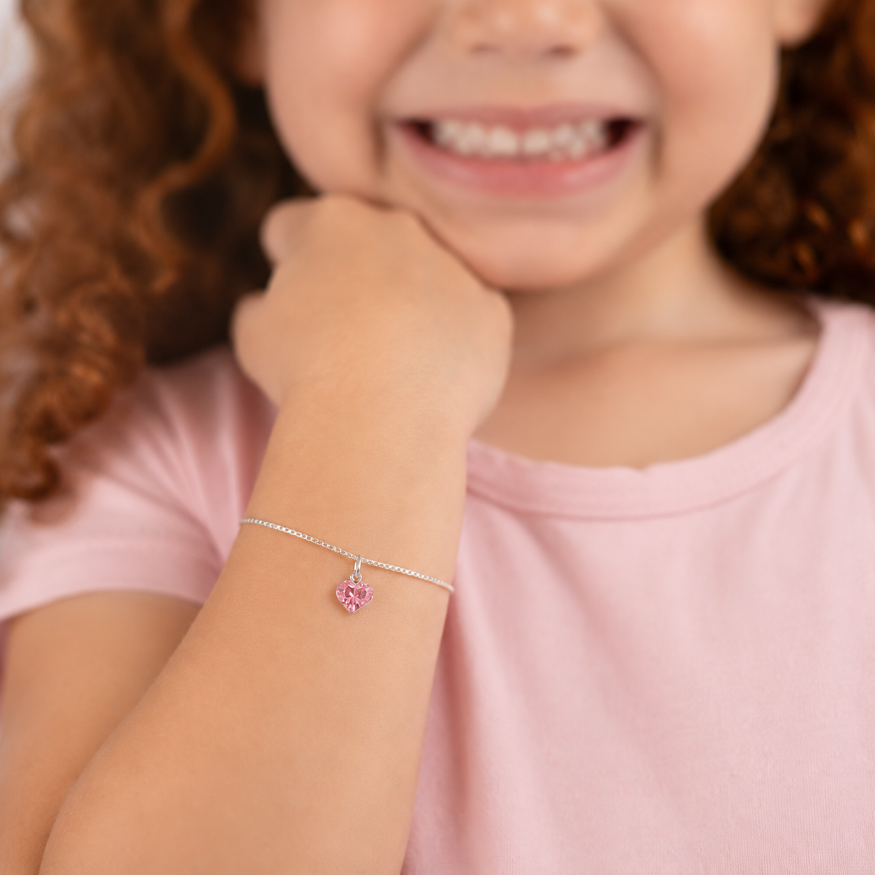 Detalhes da Pulseira Infantil em Prata 925 com coração delicado e acabamento refinado.
